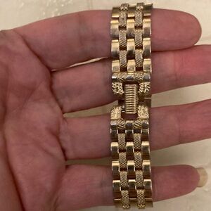 Elegant Gold Bracelet